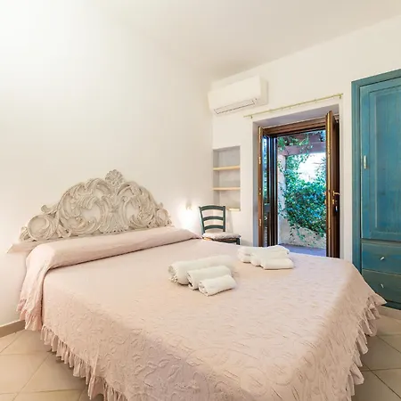 Affittasardegna-casa Pelosa 4 Feriehus *
